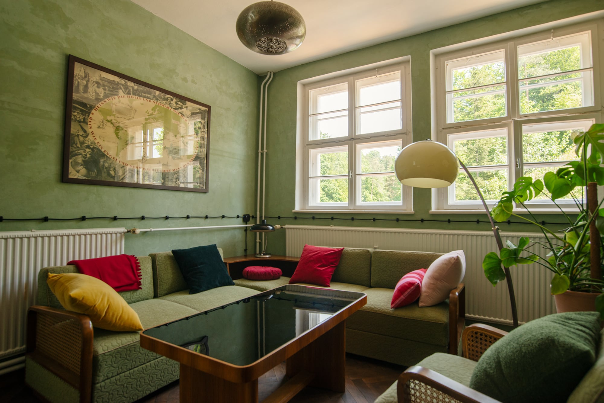 Lounge mit Vintage-Couch im Ferienhaus Wolfsberghaus